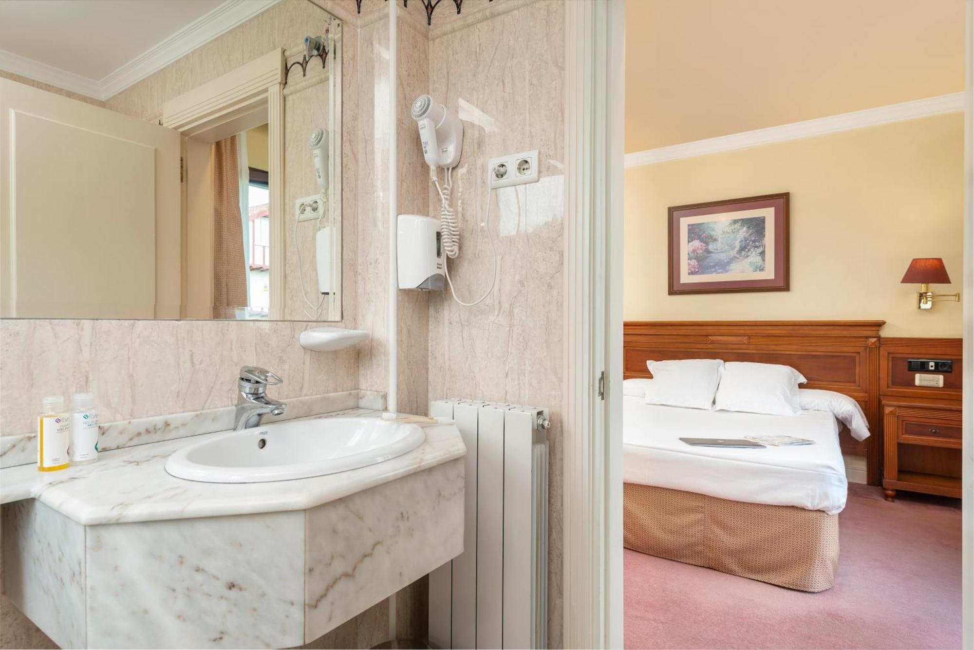 Hospedium Hotel Blu Loiu Ngoại thất bức ảnh